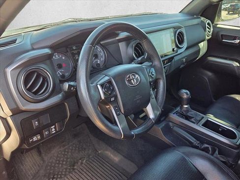 Used 2022 Toyota Tacoma TRD Sport w/ TRD Premium Sport Package image 9