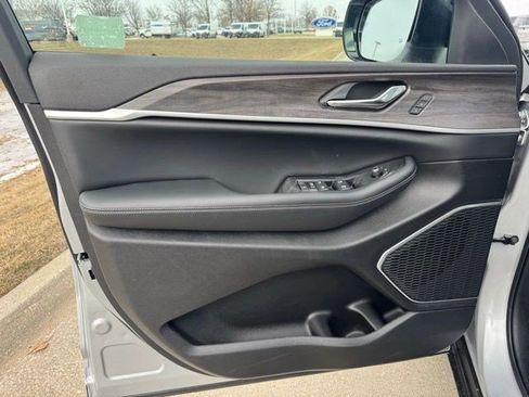 New 2026 Jeep Grand Cherokee Limited AWD/4WD image 8