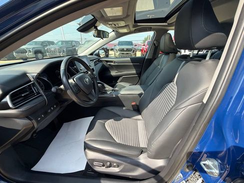 Used 2024 Toyota Camry SE w/ Cold Weather Package FWD image 9