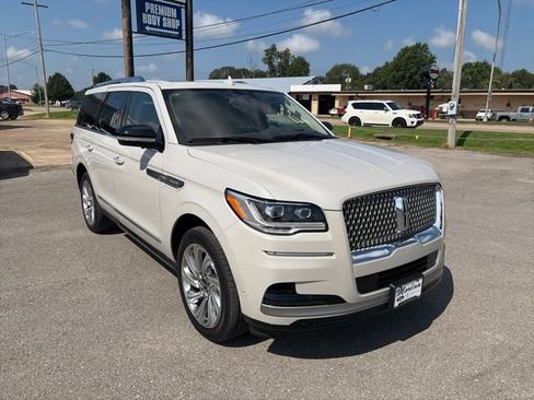 Used 2024 Lincoln Navigator Reserve AWD/4WD image 8
