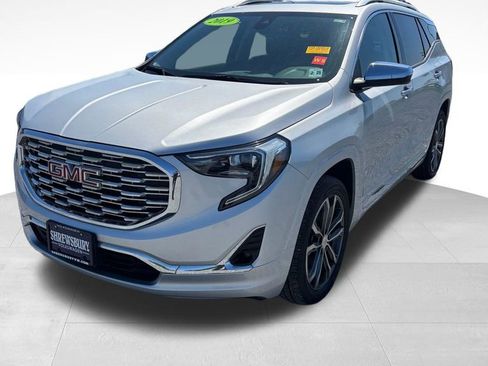 Used 2019 GMC Terrain Denali w/ Driver Alert Package II AWD/4WD image 3