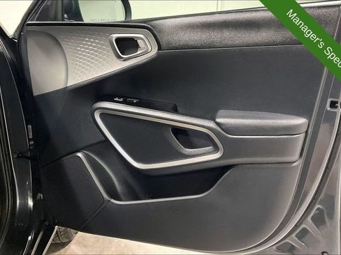Used 2025 Kia Soul LX w/ LX Technology Package FWD image 22