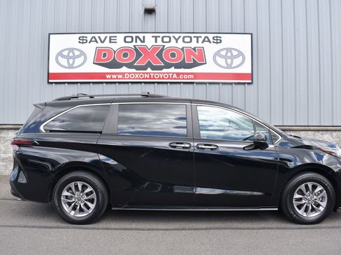 Certified 2023 Toyota Sienna XLE AWD/4WD image 8