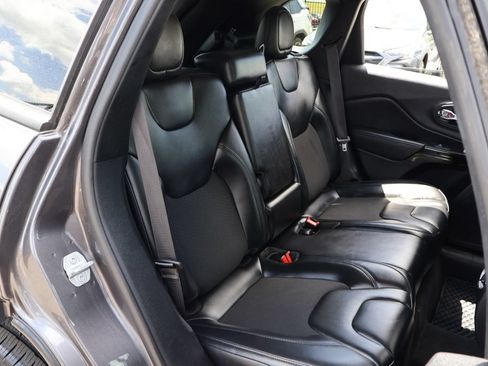 Used 2020 Jeep Cherokee Latitude Plus AWD/4WD image 25