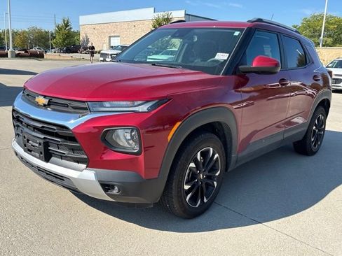 Used 2021 Chevrolet TrailBlazer LT w/ Convenience Package AWD/4WD image 2