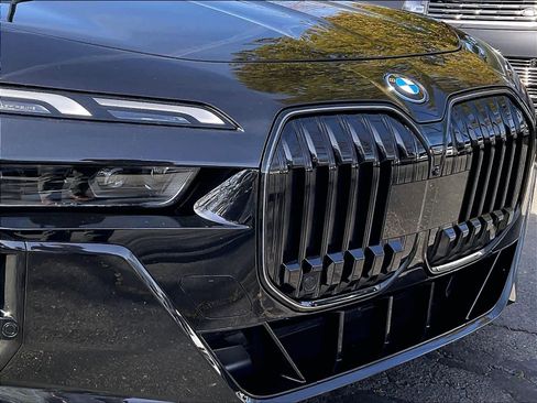 Used 2025 BMW 750e xDrive AWD/4WD image 30