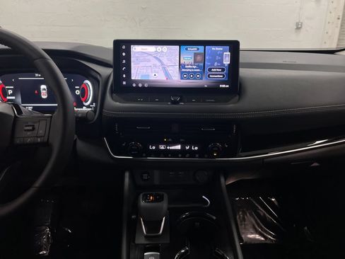 Used 2025 Nissan Rogue SL w/ SL Premium Package FWD image 20
