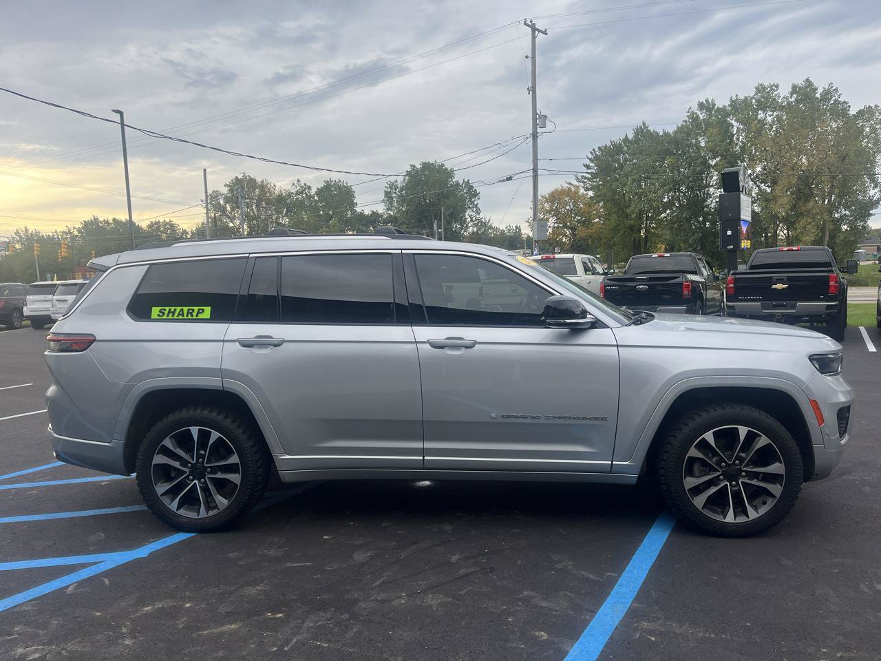 Used 2021 Jeep Grand Cherokee L Overland w/ Advanced Protech Group III AWD/4WD image 4