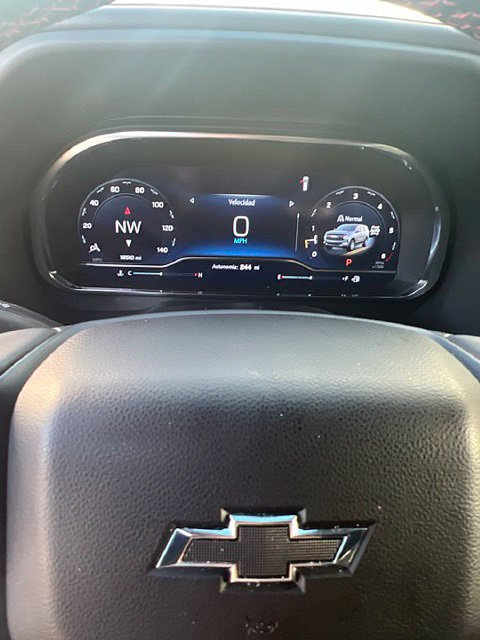 Used 2024 Chevrolet Suburban RST w/ Luxury Package AWD/4WD image 2