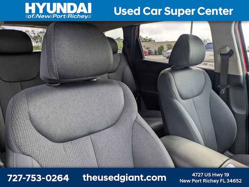 Used 2023 Hyundai Santa Fe SEL AWD/4WD image 6