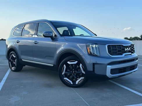 Used 2025 Kia Telluride S FWD image 7