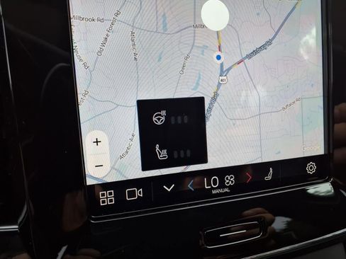 New 2025 Volvo XC40 B5 Plus w/ Protection Package Premier image 18