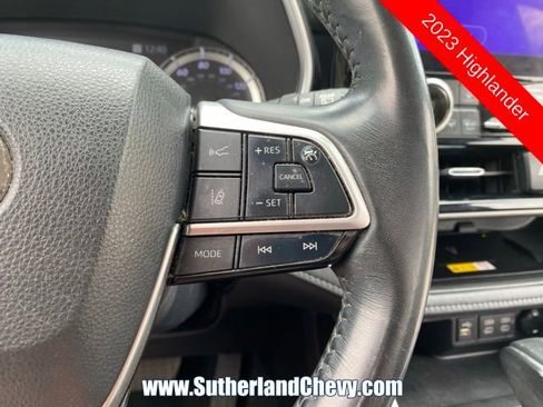 Used 2023 Toyota Highlander XLE image 22