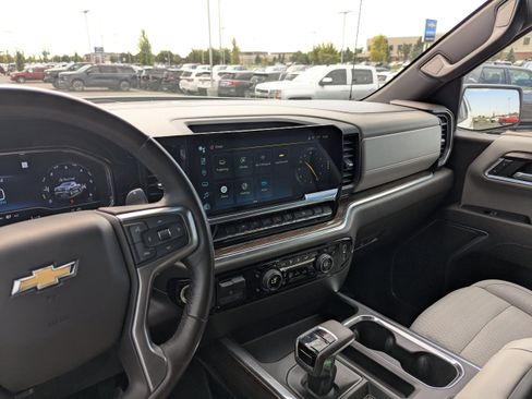 Certified 2022 Chevrolet Silverado 1500 LT w/ Convenience Package II AWD/4WD image 21