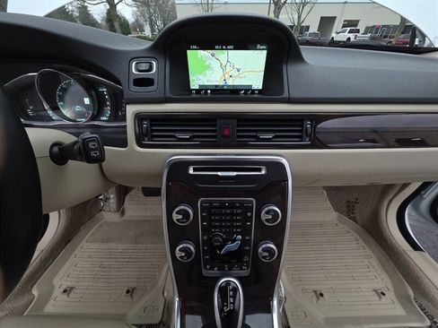 Used 2015 Volvo XC70 T6 Platinum w/ Protection Package image 19