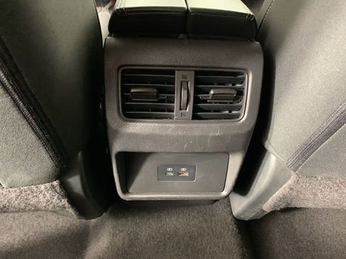 Used 2023 Nissan Rogue SV image 33