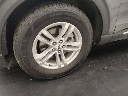 Used 2022 Ford Explorer XLT image 31