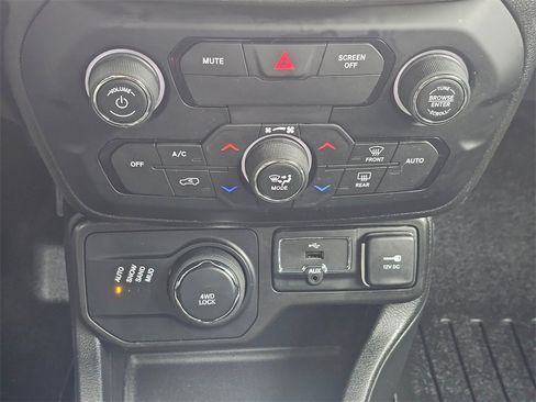 Used 2019 Jeep Renegade Altitude w/ Quick Order Package 2XM image 31