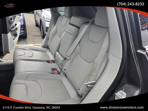 Used 2019 Jeep Cherokee Limited AWD/4WD image 10