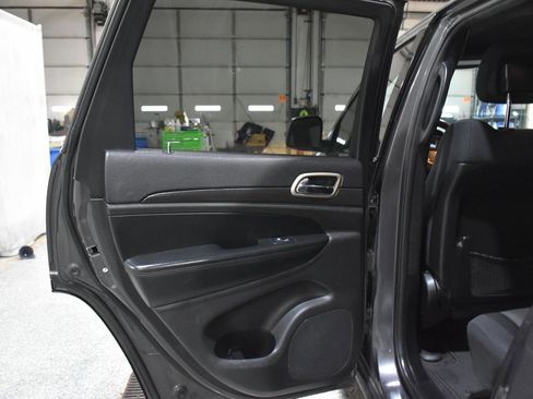 Used 2017 Jeep Grand Cherokee Laredo w/ Quick Order Package 23E image 39