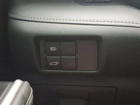 Used 2021 Toyota Highlander XLE AWD/4WD image 12