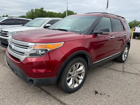 Used 2014 Ford Explorer XLT w/ Equipment Group 201A AWD/4WD image 7
