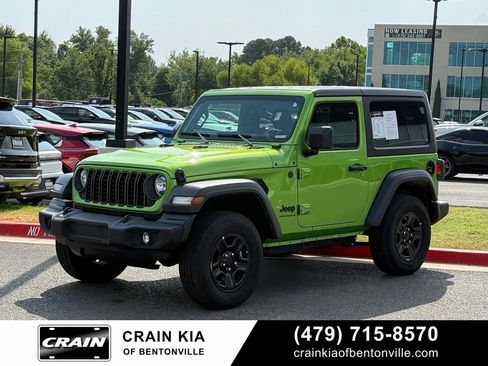 Used 2025 Jeep Wrangler Sport AWD/4WD image 3