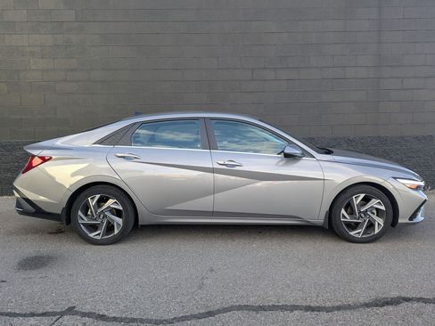 Used 2024 Hyundai Elantra SEL w/ Convenience Package image 4