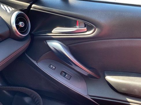 Used 2019 FIAT 124 Spider Abarth w/ Navigation & Sound Group RWD image 22