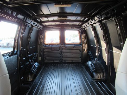 Used 2023 GMC Savana 3500 w/ Driver Convenience Package image 17