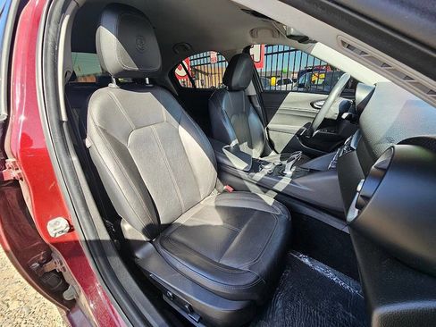 Used 2017 Alfa Romeo Giulia image 13