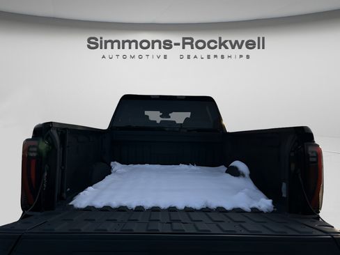 Used 2024 GMC Sierra 2500 AT4 image 18