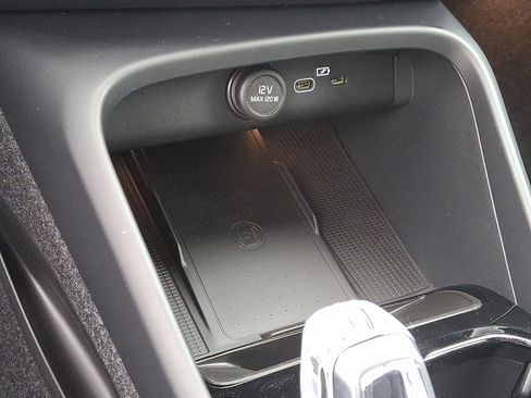 New 2025 Volvo XC40 B5 Plus w/ Protection Package Premier image 17