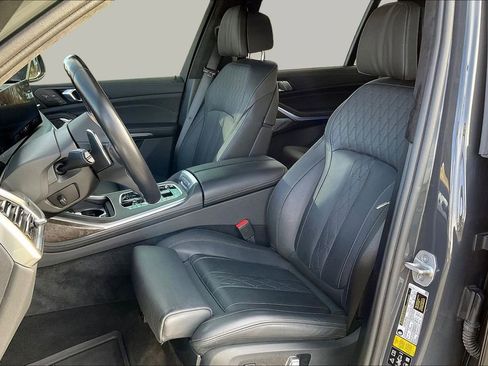 Used 2024 BMW X7 M60i w/ Executive Package image 21