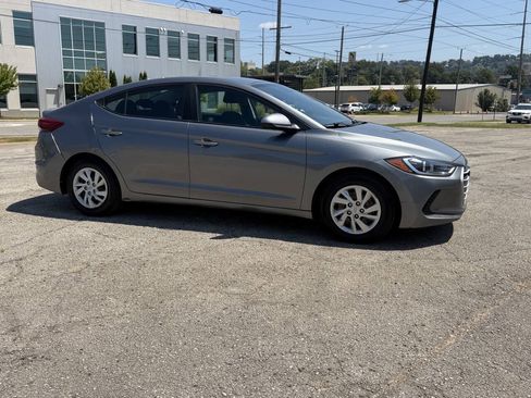 Used 2018 Hyundai Elantra SE w/ Cargo Package FWD image 7