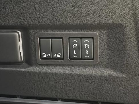 Used 2025 Chevrolet Tahoe High Country AWD/4WD image 28
