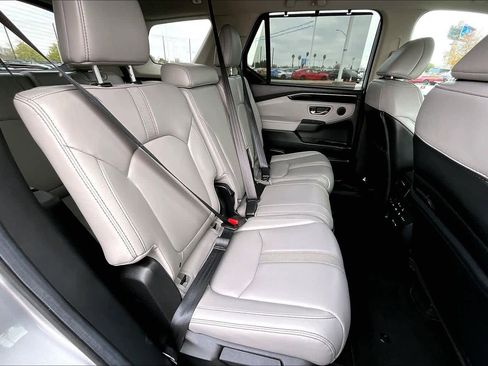 Used 2025 Honda Pilot EX-L image 19