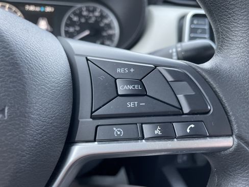 Used 2021 Nissan Versa SV image 28