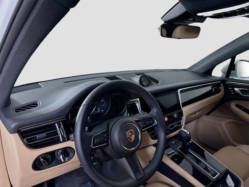 Used 2025 Porsche Macan image 25