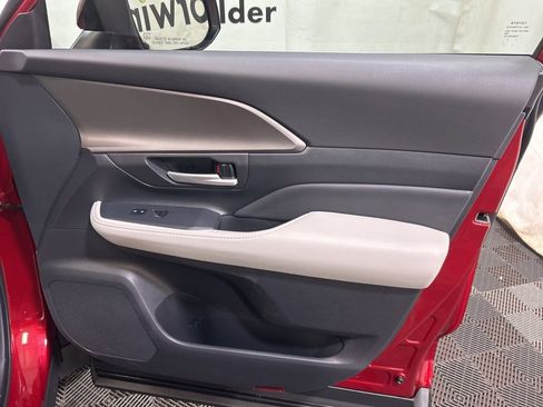 Used 2025 Toyota Grand Highlander AWD Hybrid image 11