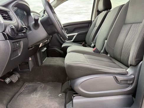 Used 2018 Nissan Titan SV AWD/4WD image 14