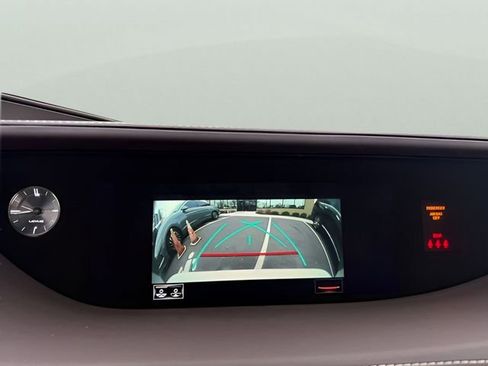 Used 2018 Lexus LS 500 AWD w/ Accessory Package (Z1) image 20