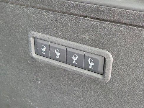 Used 2024 Jeep Wagoneer Series III AWD/4WD image 9