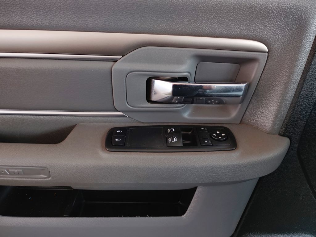 Used 2018 RAM 1500 Express AWD/4WD image 19