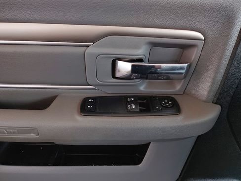Used 2018 RAM 1500 Express AWD/4WD image 19