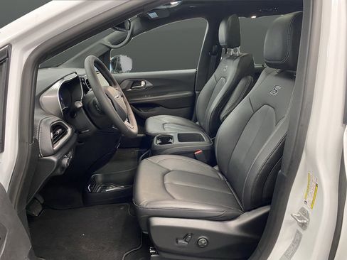 New 2026 Chrysler Pacifica Select w/ S Appearance Package FWD image 4