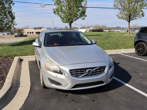 Used 2012 Volvo S60 T5 w/ Climate Pkg image 4