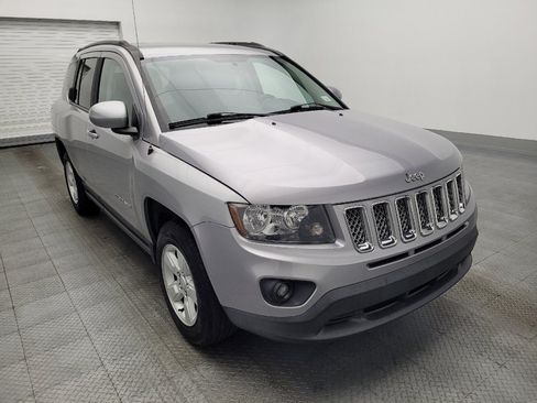 Used 2017 Jeep Compass Latitude image 13