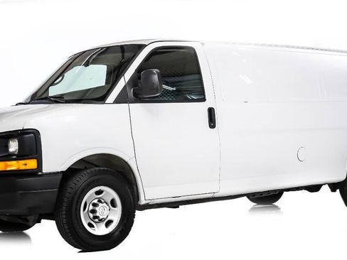 Used 2014 Chevrolet Express 3500 Extended RWD image 2
