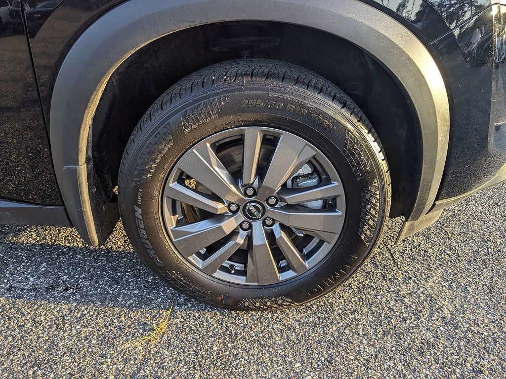 Certified 2025 Nissan Pathfinder SV FWD image 11